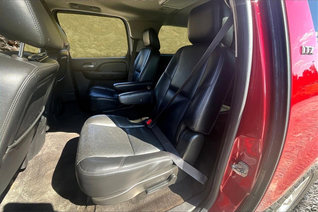 Used 2014 Chevrolet Suburban LTZ image 25