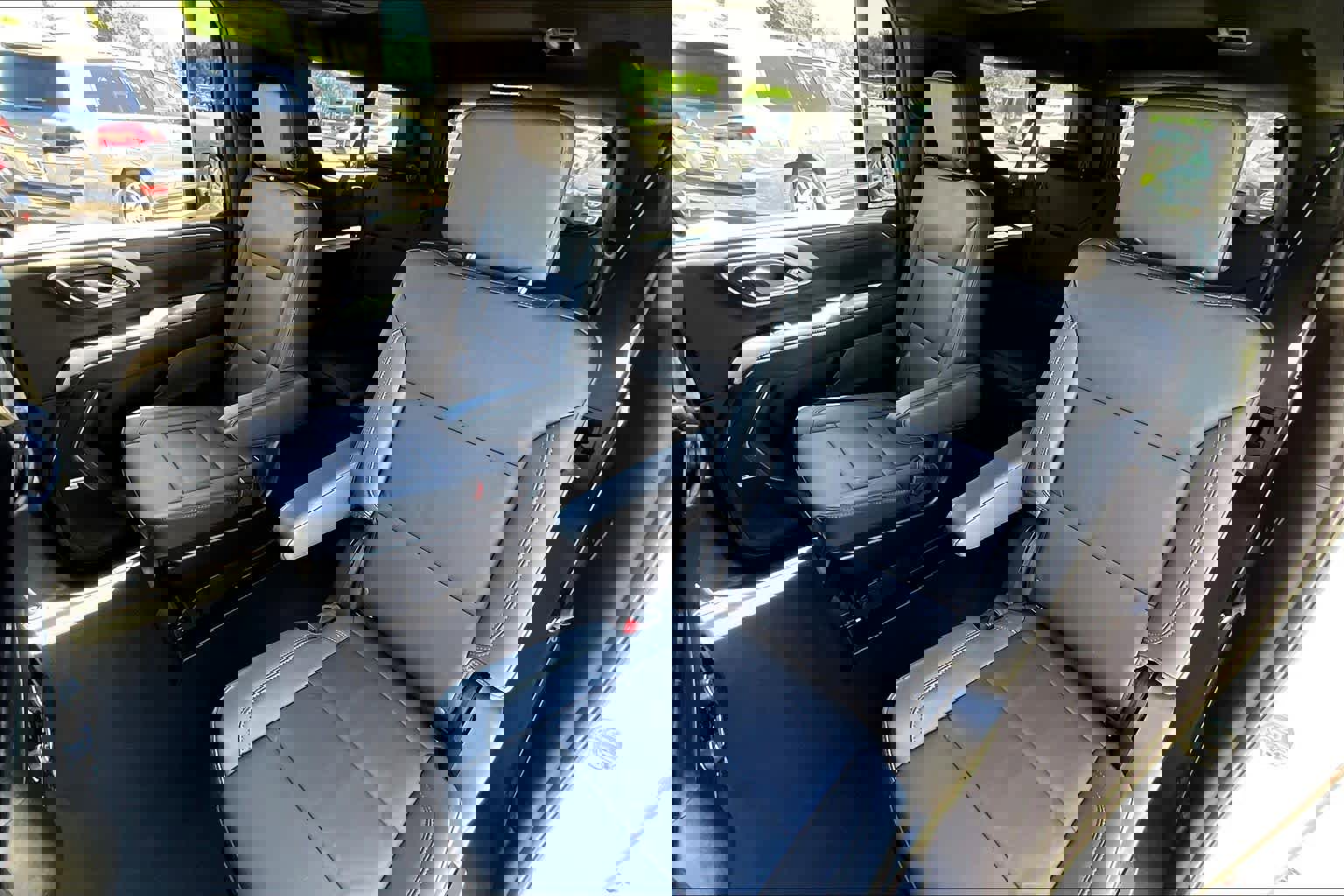 Used 2024 Chevrolet Suburban Z71 w/ Luxury Package image 19