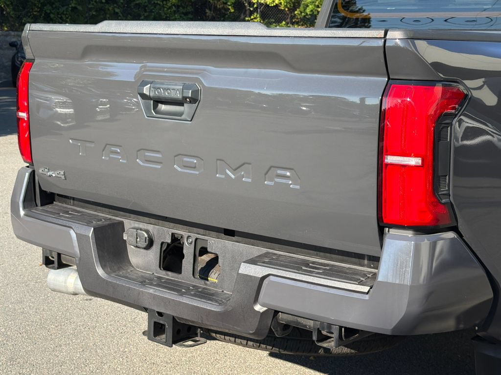Used 2026 Toyota Tacoma SR5 AWD/4WD image 5