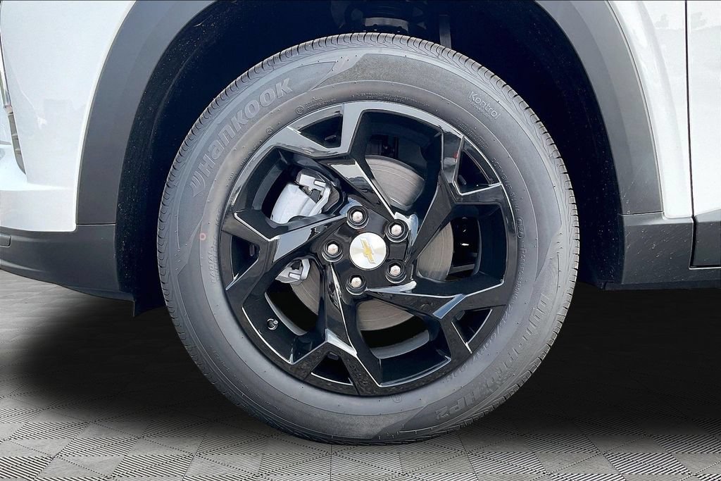 Used 2026 Chevrolet Trax LS w/ LS Convenience Package FWD image 32