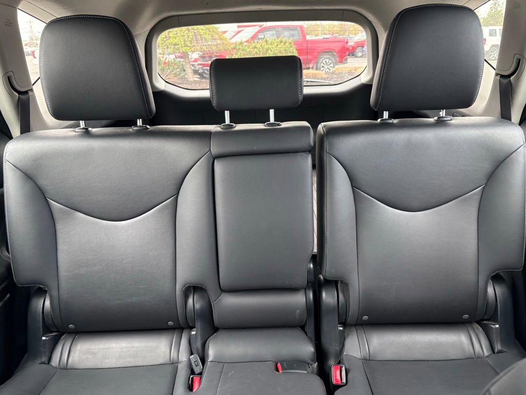 Used 2017 Toyota Prius V Four FWD image 4