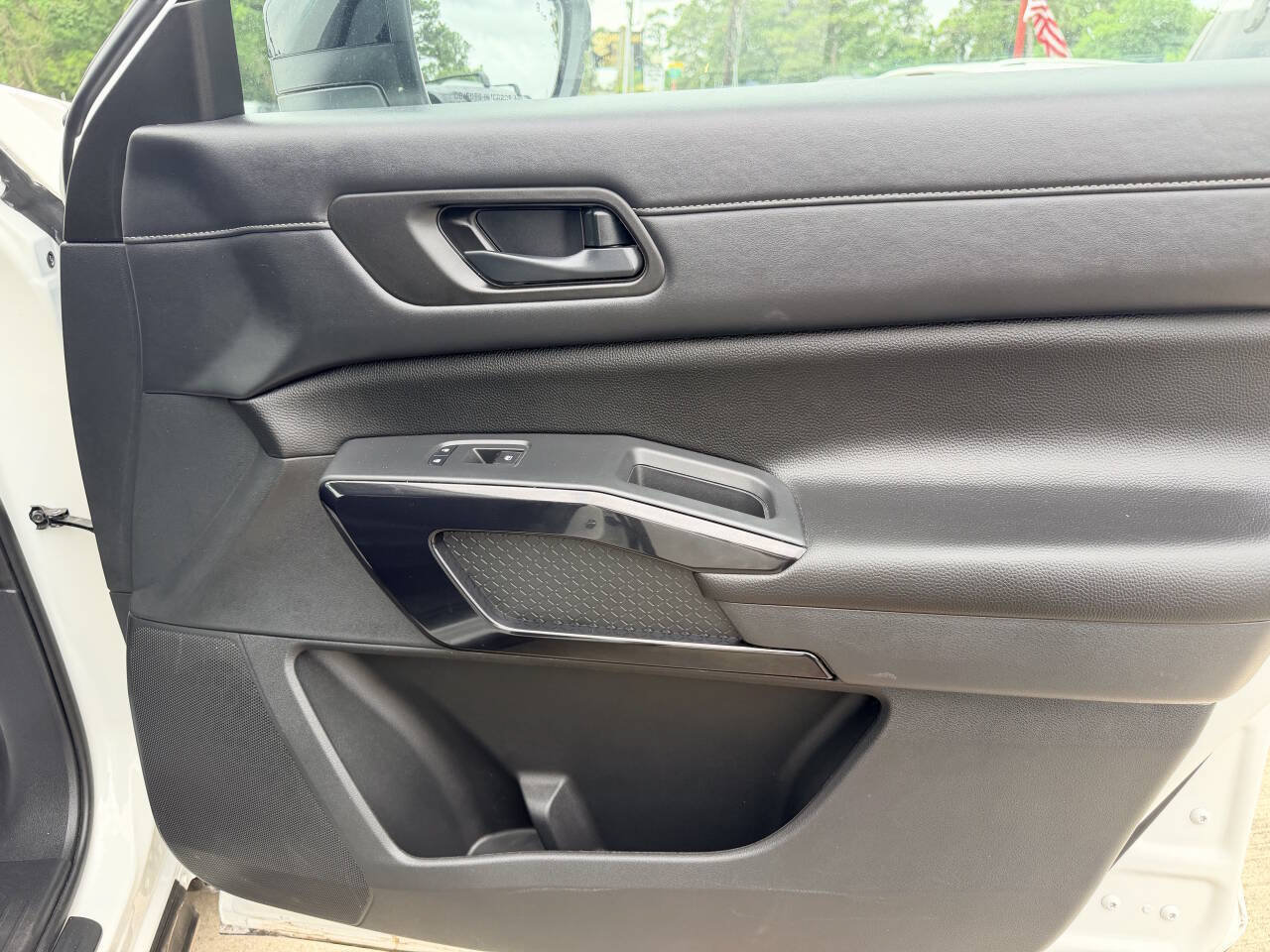 Used 2025 Nissan Pathfinder S FWD image 26