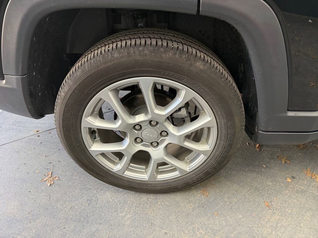 Used 2024 Jeep Compass Latitude image 35