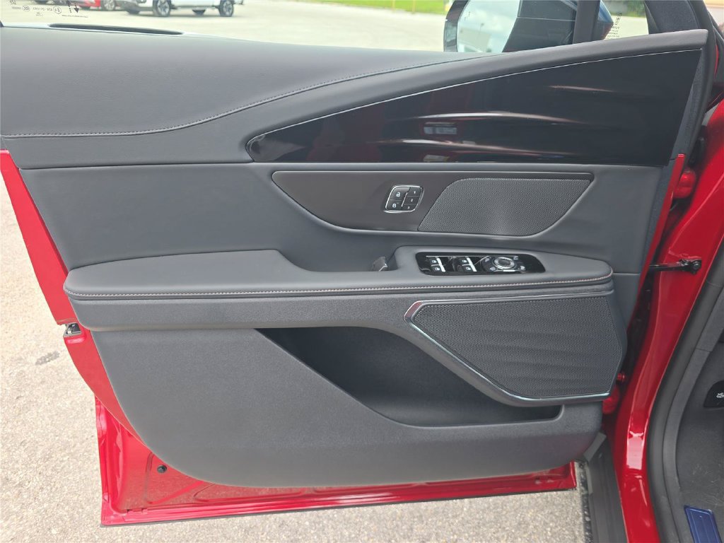 New 2026 Lincoln Nautilus Premier AWD/4WD image 13
