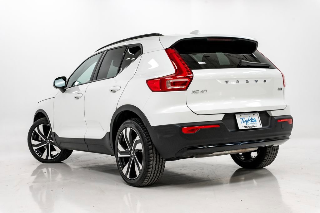 Used 2024 Volvo XC40 B5 Plus w/ Climate Package image 28