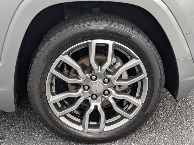 Used 2024 GMC Terrain Denali w/ Denali Premium Package AWD/4WD image 13