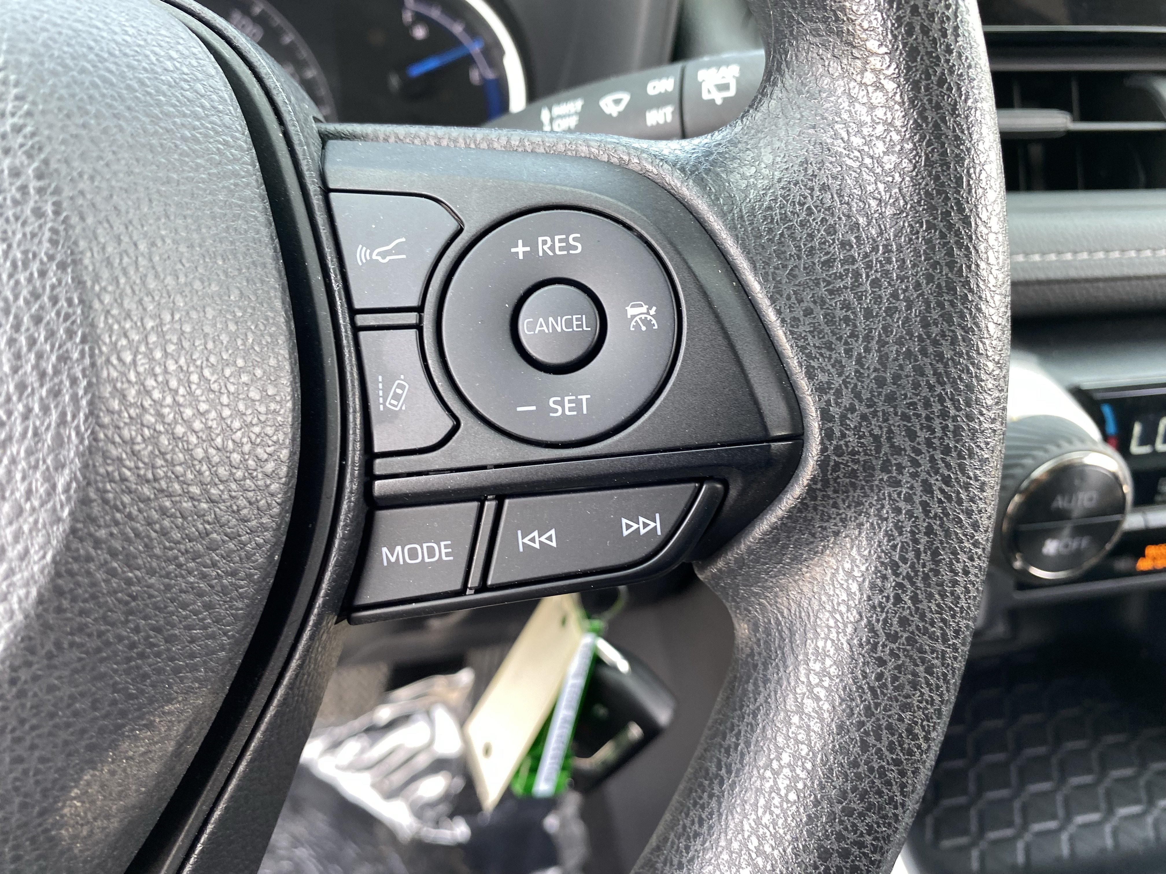 Used 2023 Toyota RAV4 LE AWD/4WD image 29