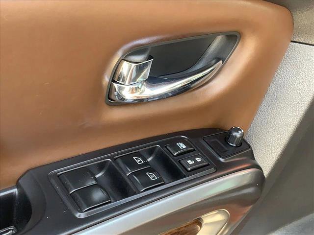 Used 2017 Nissan Titan Platinum Reserve AWD/4WD image 10