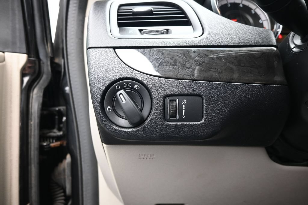 Used 2016 Dodge Grand Caravan SXT FWD image 20