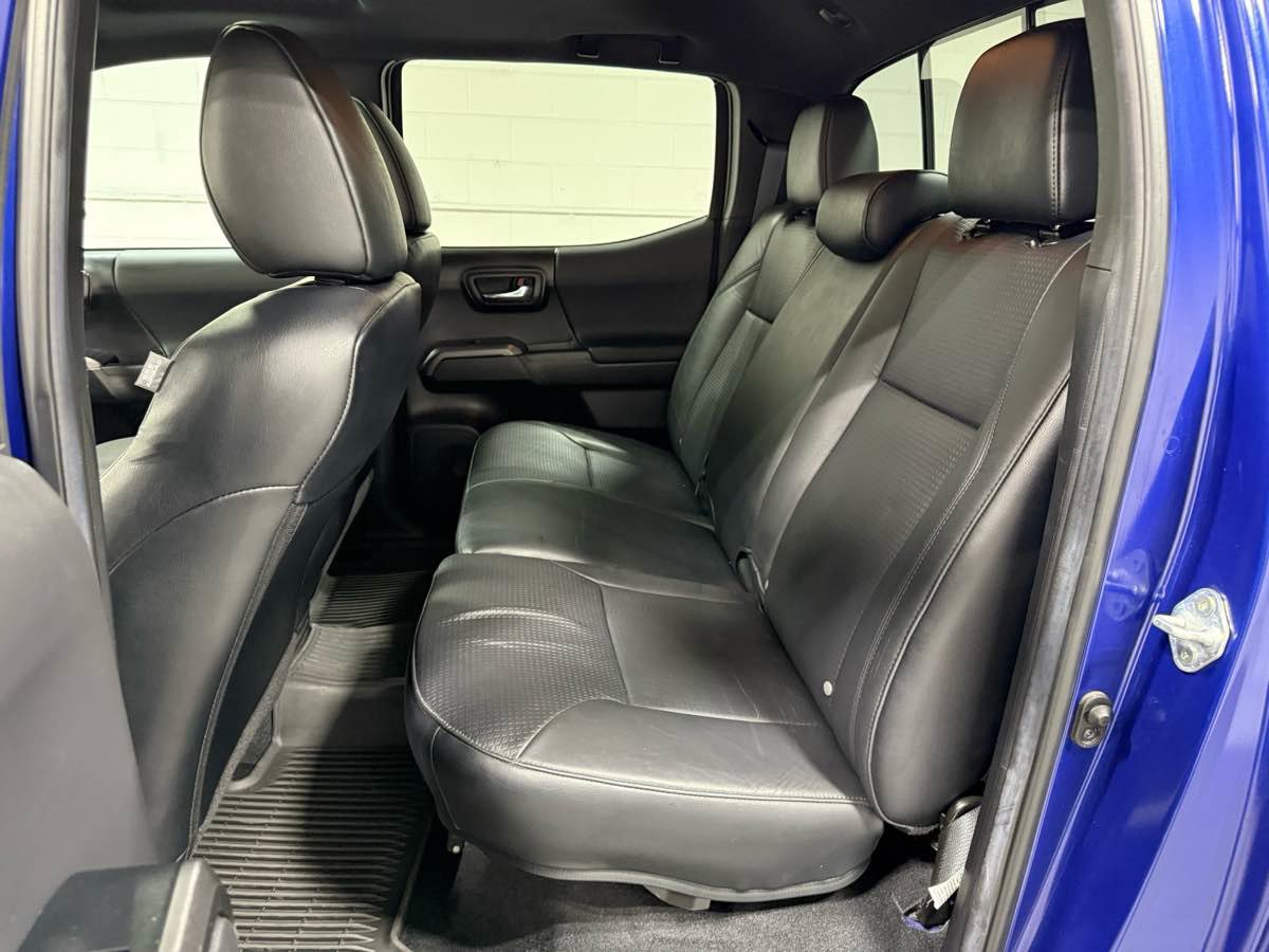 Used 2023 Toyota Tacoma TRD Off-Road image 18