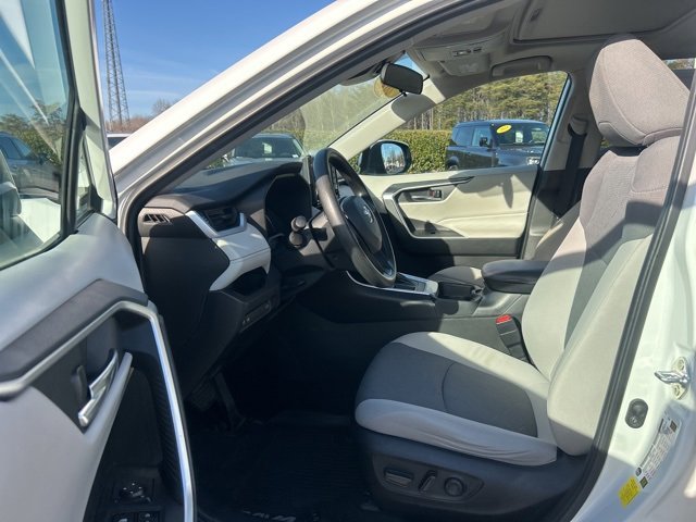 Used 2020 Toyota RAV4 XLE image 13