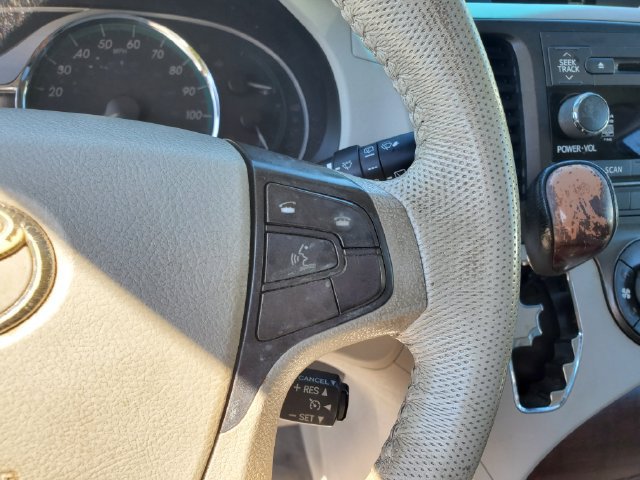 Used 2011 Toyota Sienna XLE FWD image 12