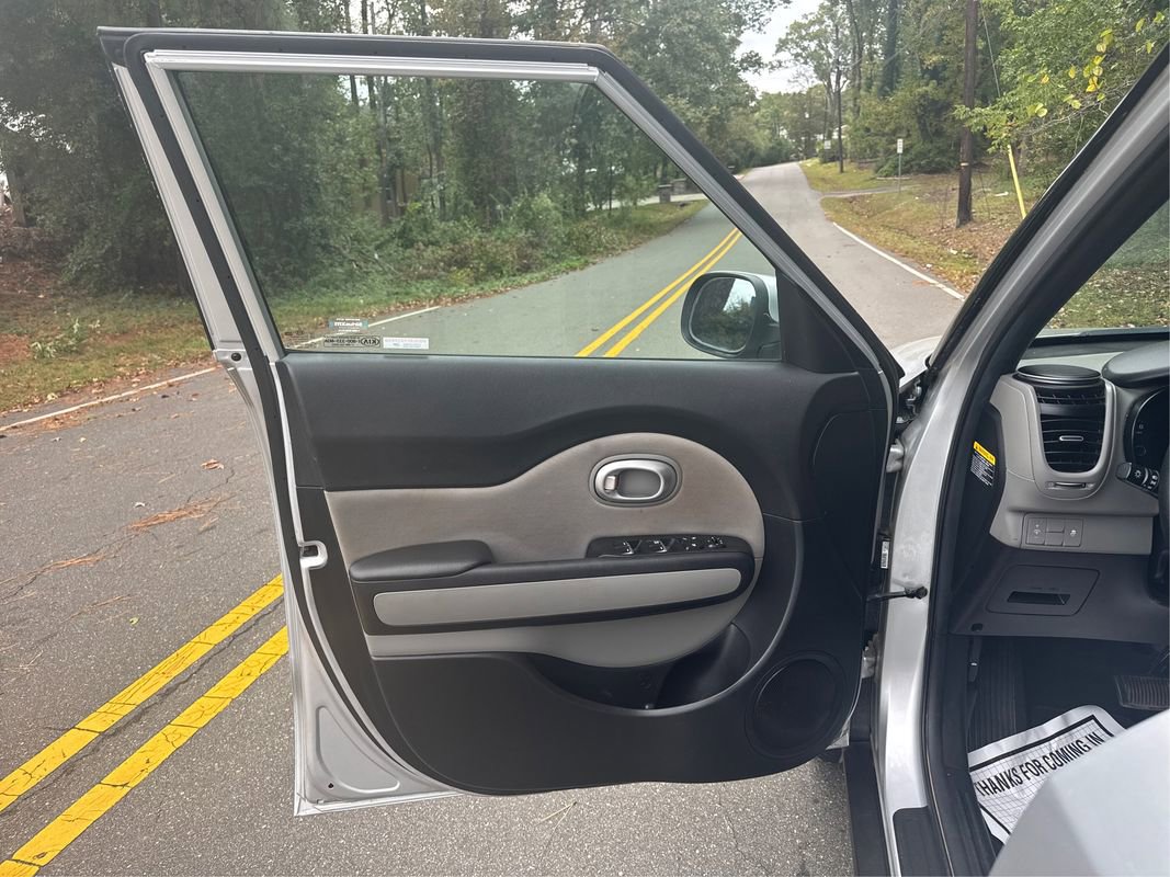 Used 2017 Kia Soul image 23