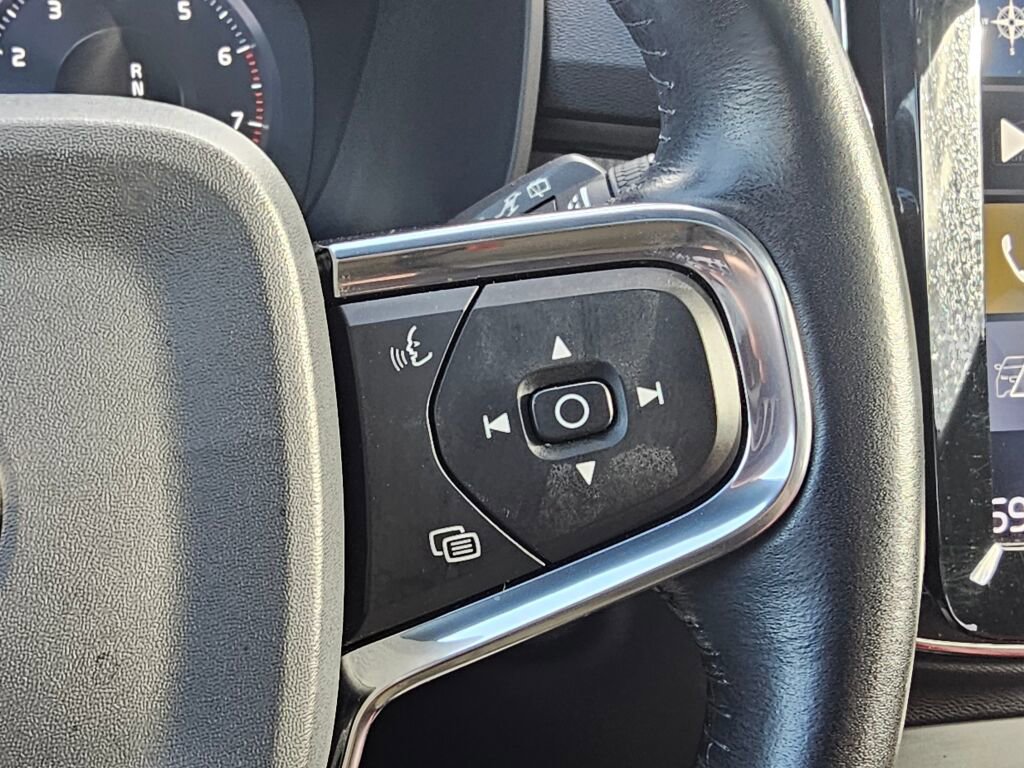 Used 2019 Volvo XC40 T4 Inscription image 32