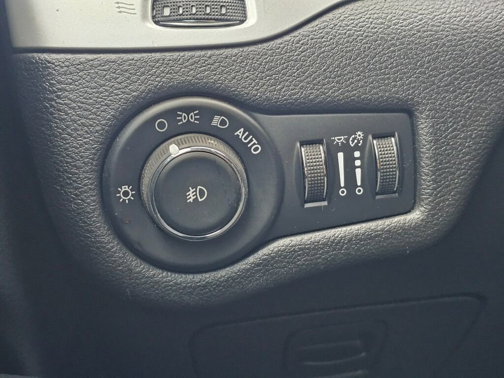 Used 2016 Jeep Cherokee Trailhawk w/ Leather Interior Group image 33