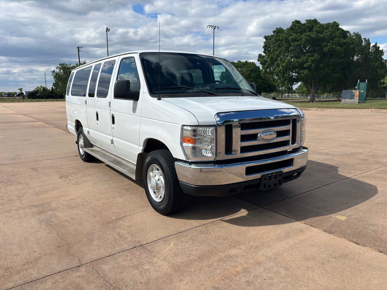 Used 2014 Ford E-350 and Econoline 350 XLT RWD image 32