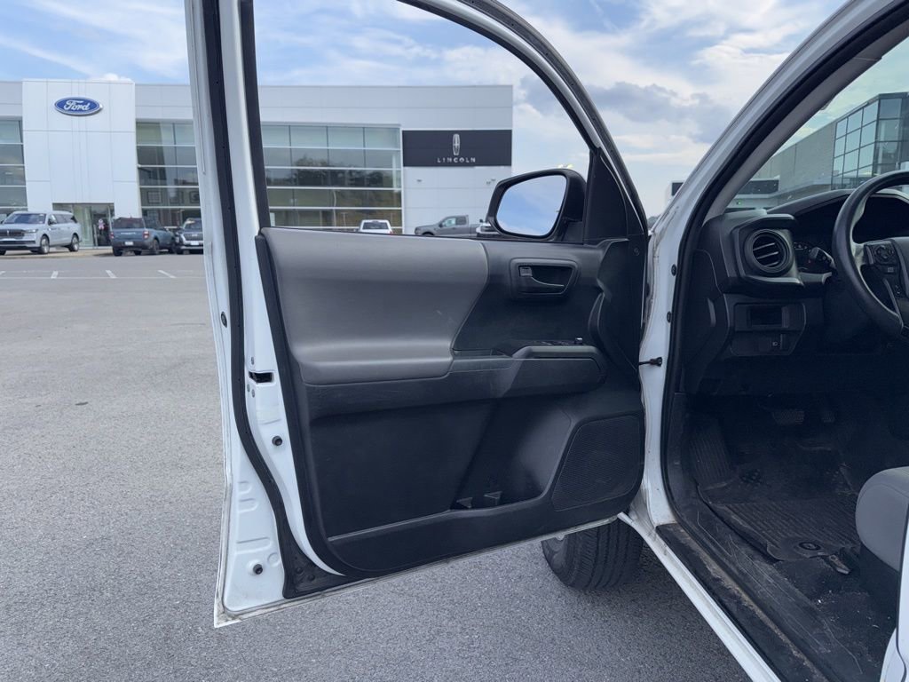 Used 2018 Toyota Tacoma SR image 12