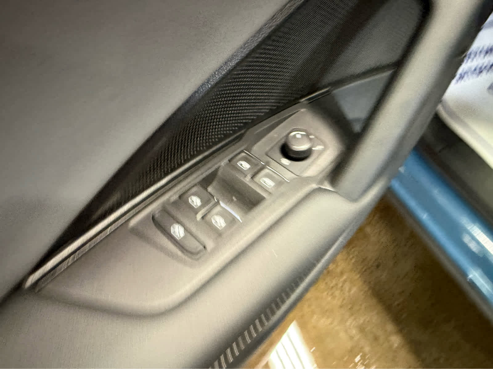 Used 2025 Volkswagen Tiguan SE R-Line AWD/4WD image 21