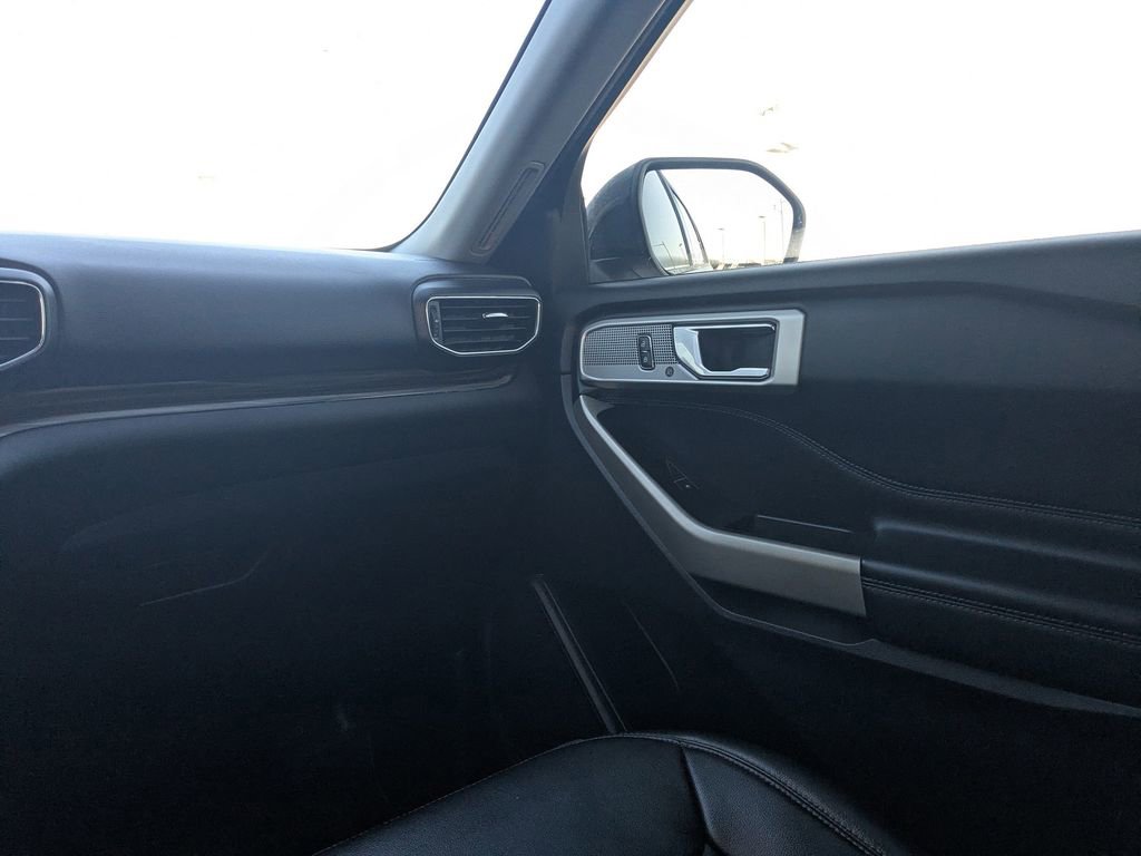 Used 2022 Ford Explorer Limited image 18