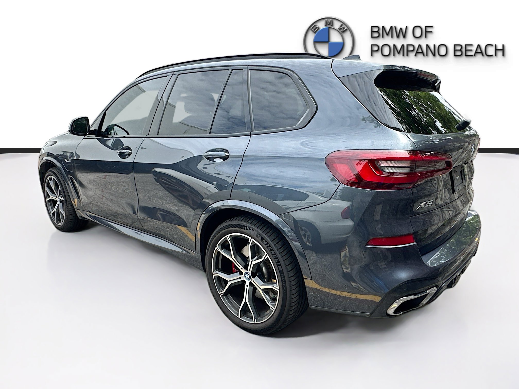 Used 2022 BMW X5 xDrive45e w/ M Sport Package AWD/4WD image 4