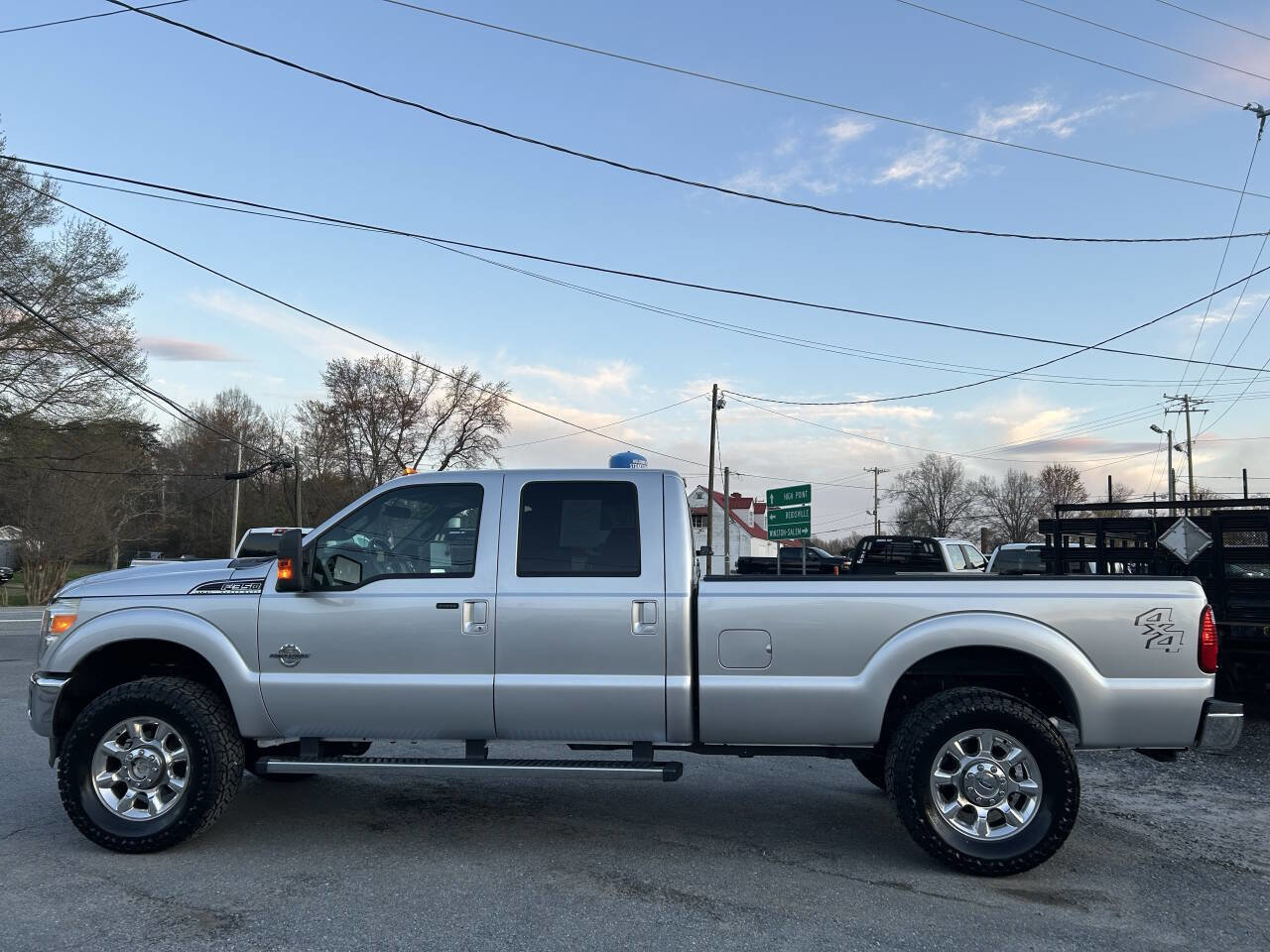Used 2015 Ford F350 Lariat w/ Lariat Interior Package image 10
