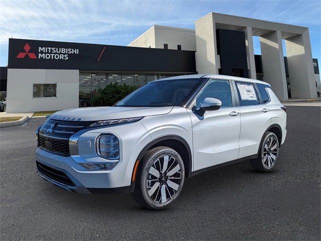 New 2025 Mitsubishi Outlander SE image 1
