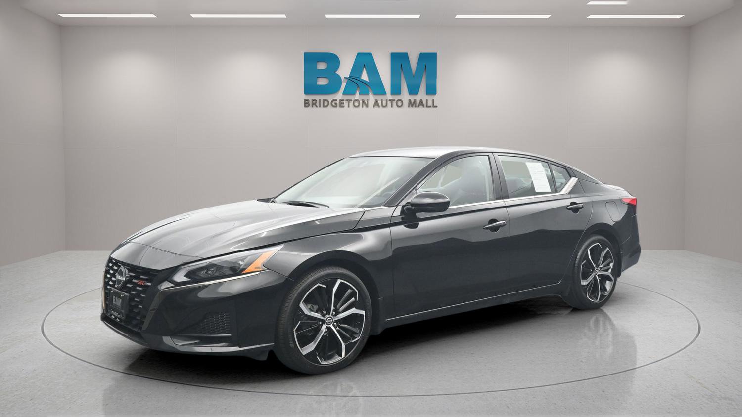Used 2023 Nissan Altima 2.5 SR FWD image 3
