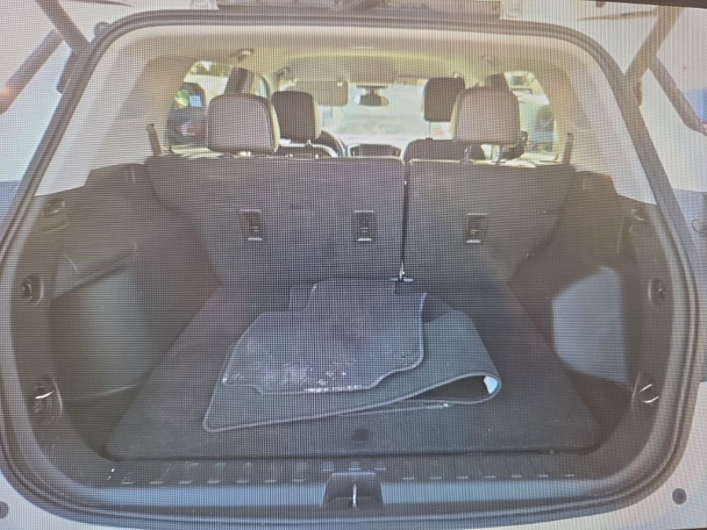 Used 2023 GMC Terrain SLT w/ Tech Package image 20