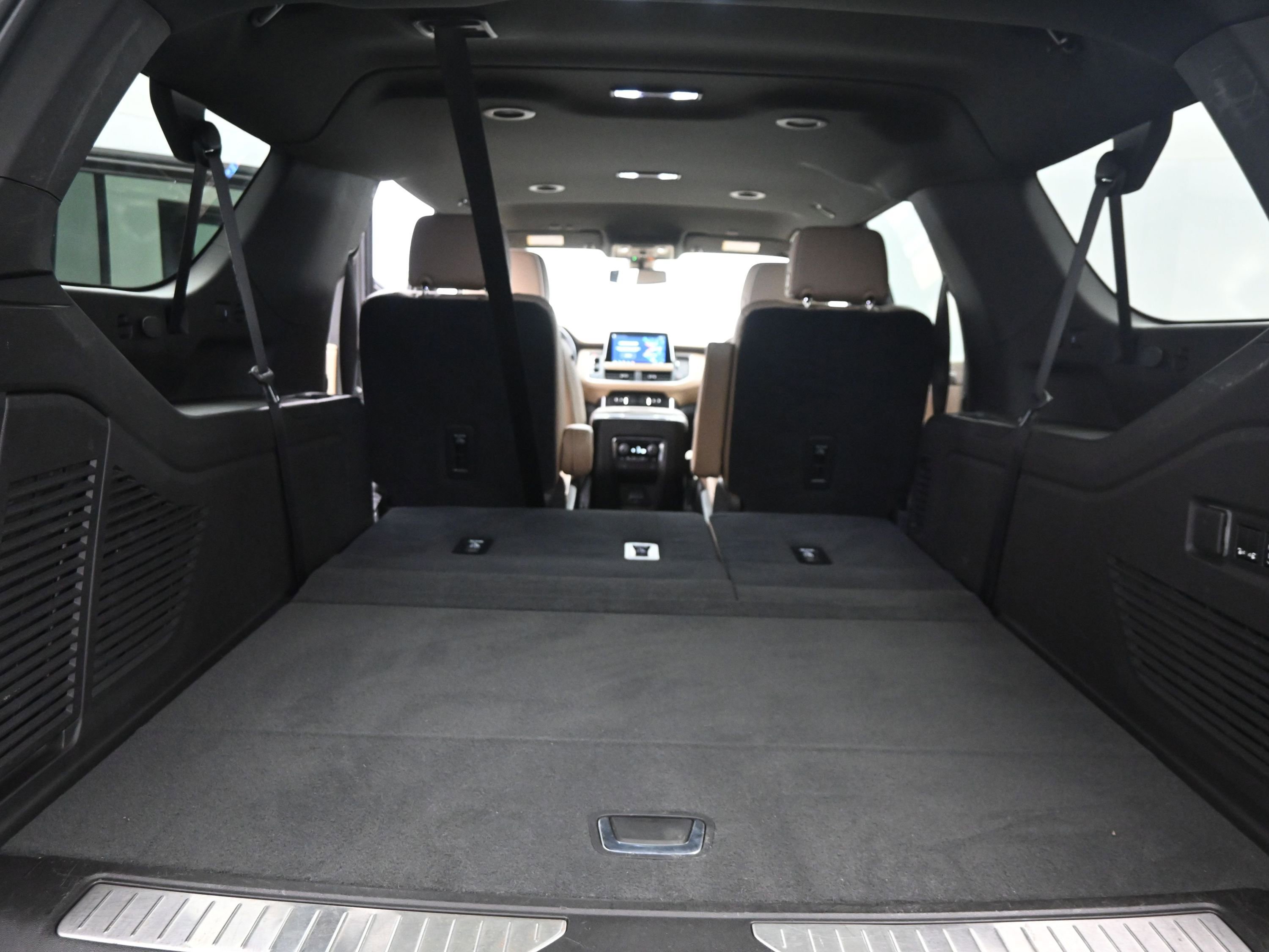 Used 2021 Chevrolet Suburban Premier image 19