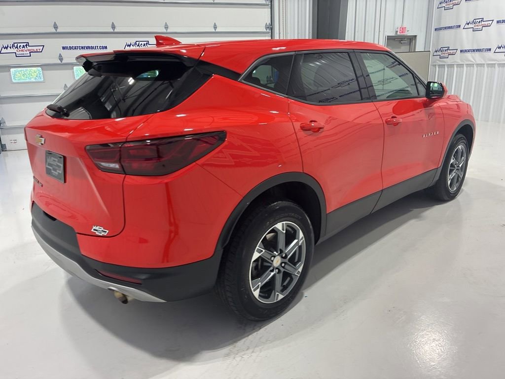 Used 2025 Chevrolet Blazer LT AWD/4WD image 8