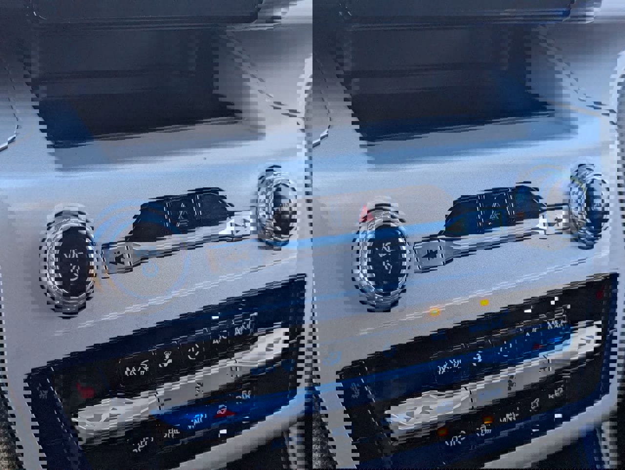 Used 2023 Ford Explorer XLT w/ Equipment Group 202A image 19