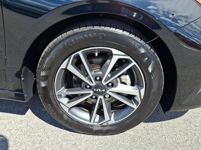 Used 2024 Kia Forte LXS w/ LXS Technology Package FWD image 8