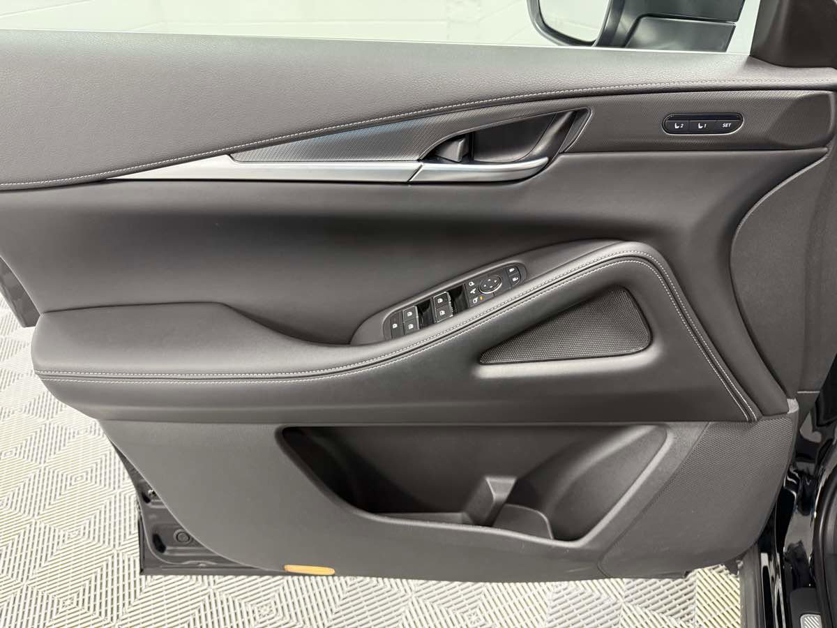 Used 2024 INFINITI QX60 Luxe image 10