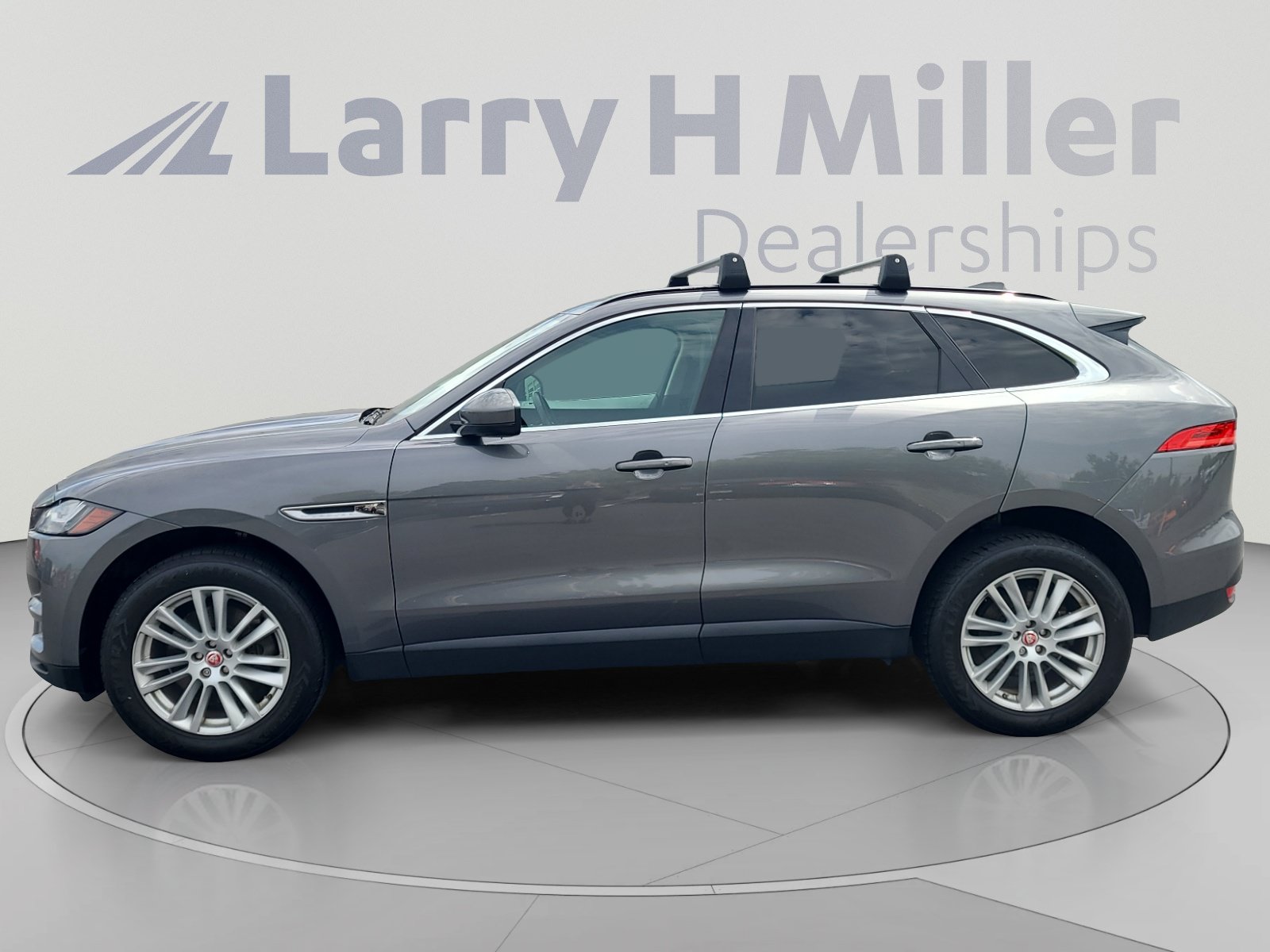 Used 2017 Jaguar F-PACE Prestige AWD/4WD image 2