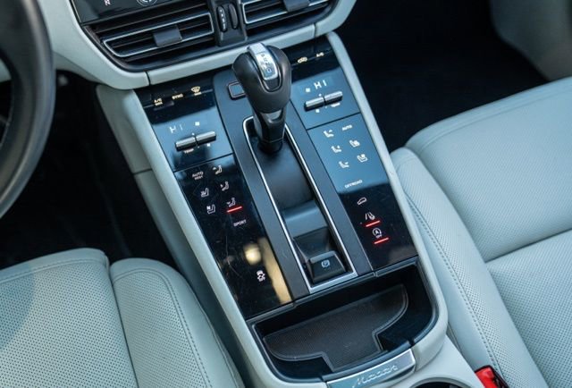 Used 2024 Porsche Macan T w/ Premium Plus Package image 34