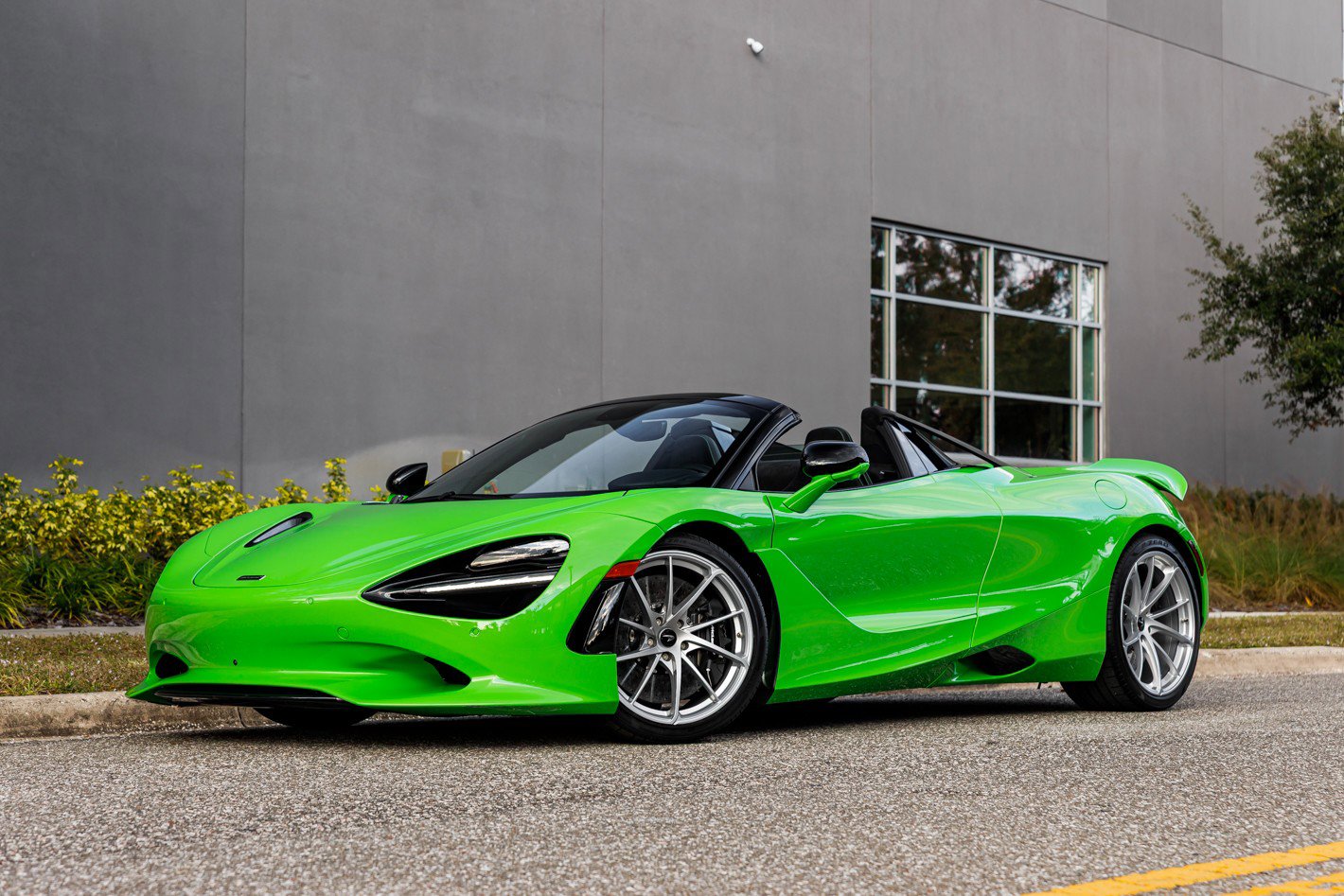 Used 2026 McLaren 750S Spider image 19