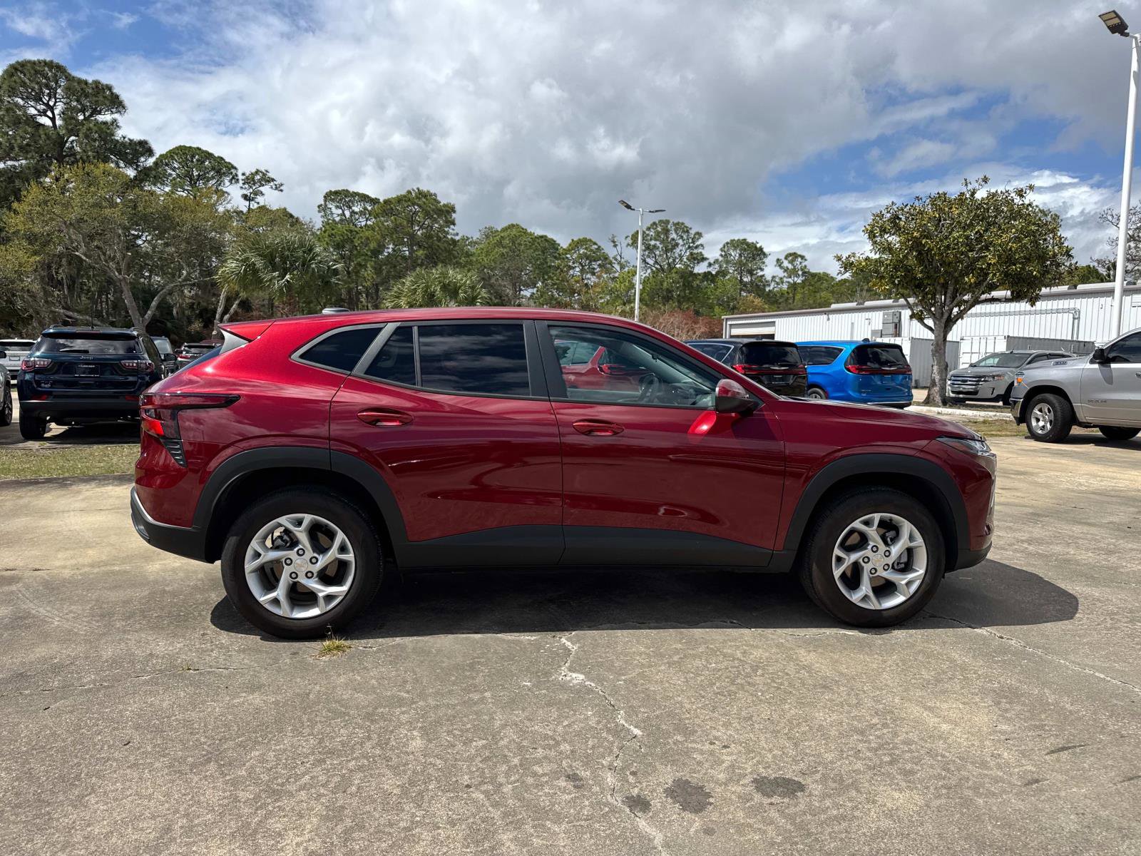 Used 2024 Chevrolet Trax LS w/ LS Convenience Package image 2