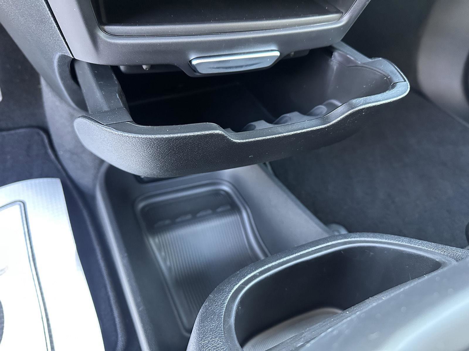 Used 2026 Chrysler Voyager LX image 32