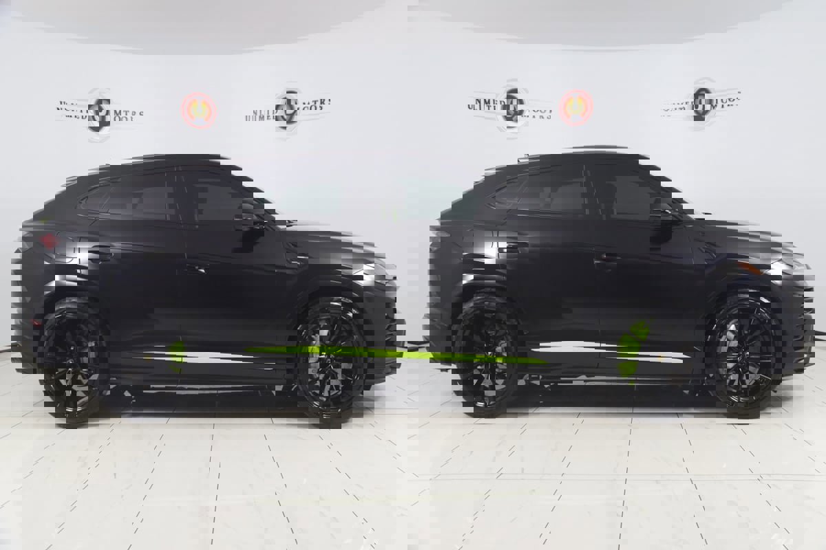 Used 2022 Lamborghini Urus image 2