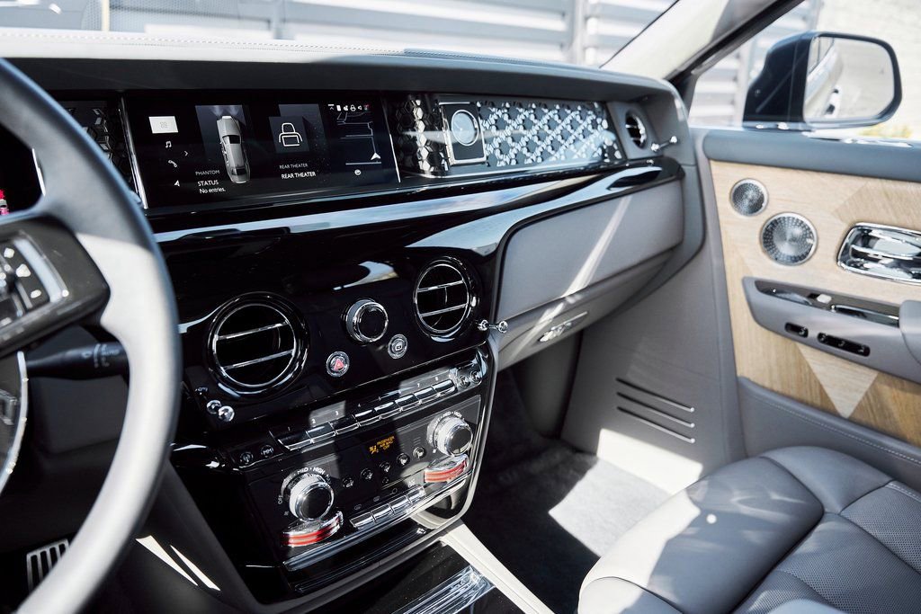 Used 2025 Rolls-Royce Phantom Sedan RWD image 73