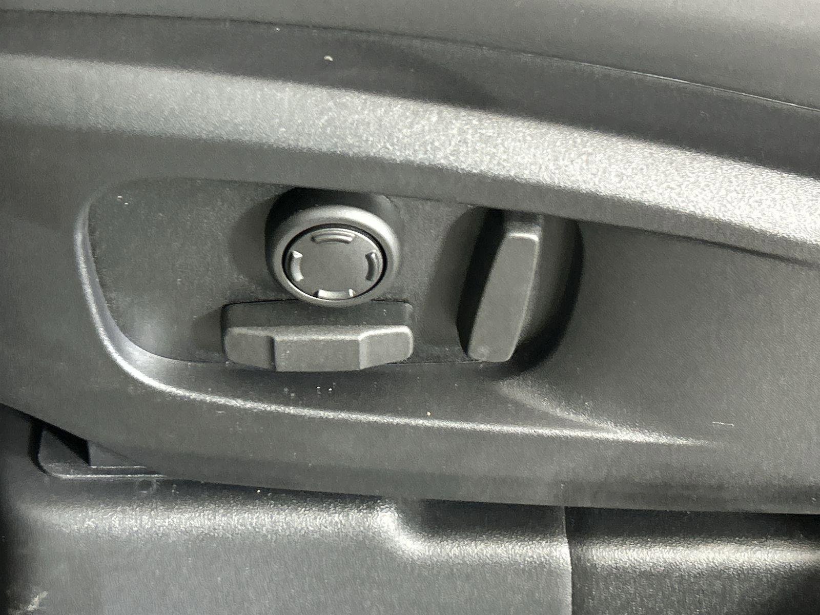 Certified 2025 Land Rover Defender 110 S image 24