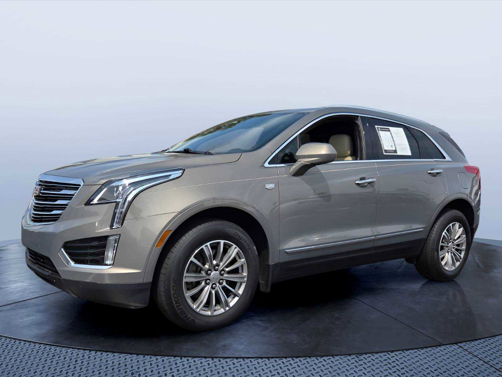 Used 2019 Cadillac XT5 Luxury FWD image 2