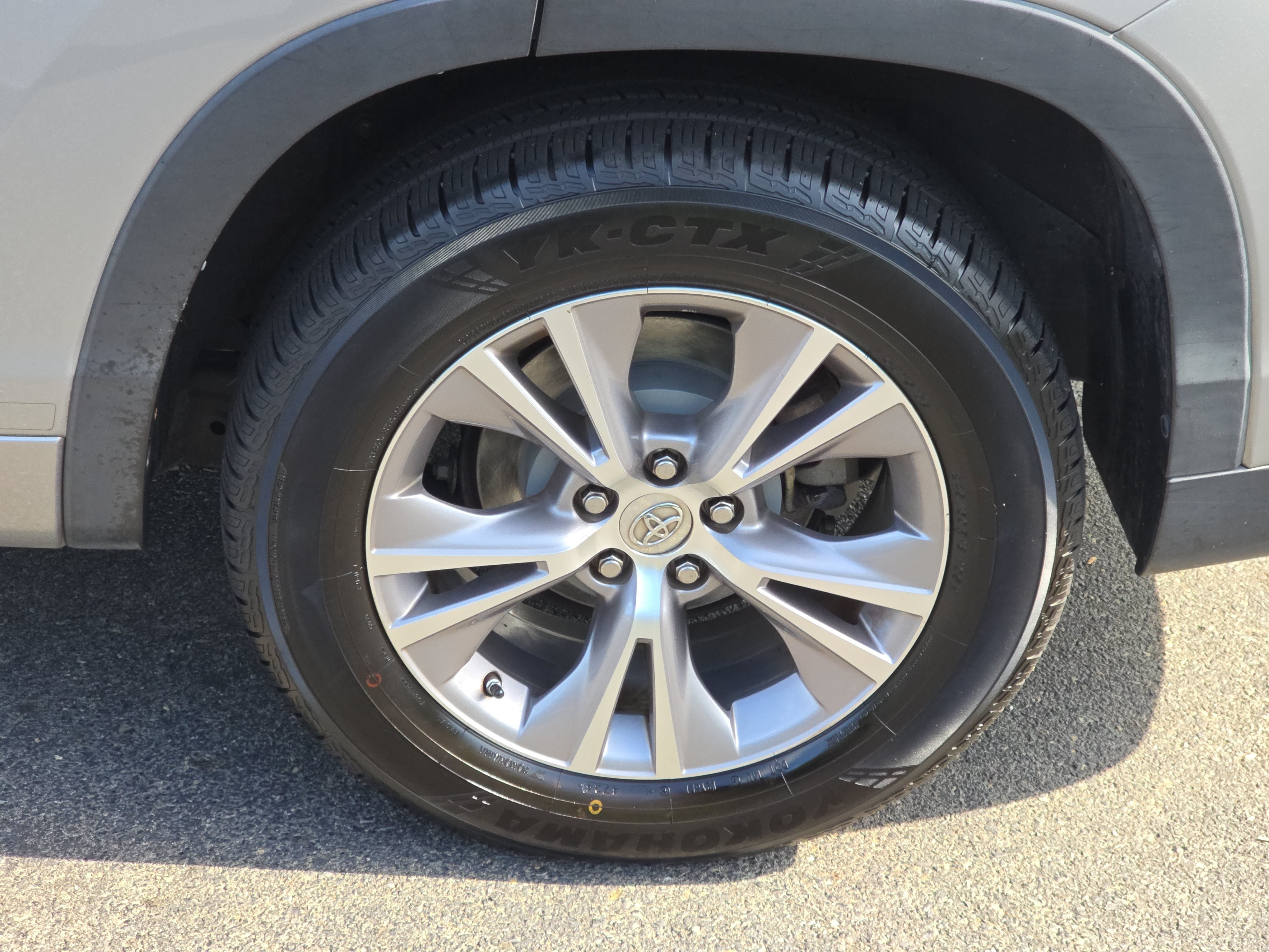 Used 2015 Toyota Highlander Plus FWD image 34