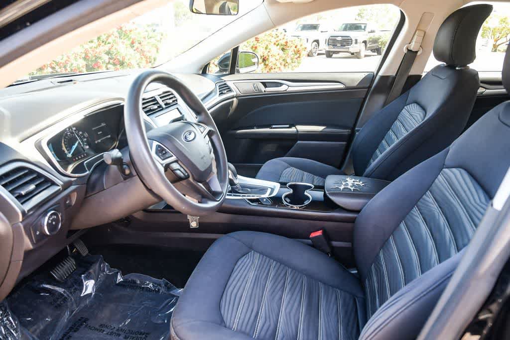 Used 2016 Ford Fusion SE FWD image 16