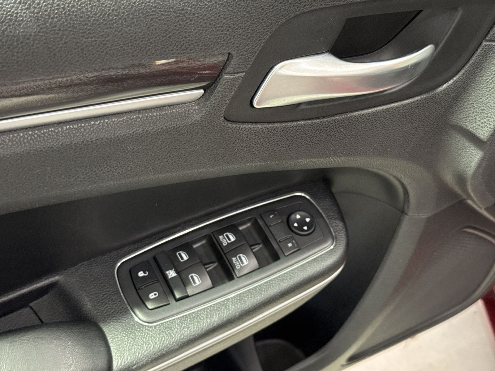 Used 2019 Chrysler 300 Touring w/ Sport Appearance Package RWD image 16