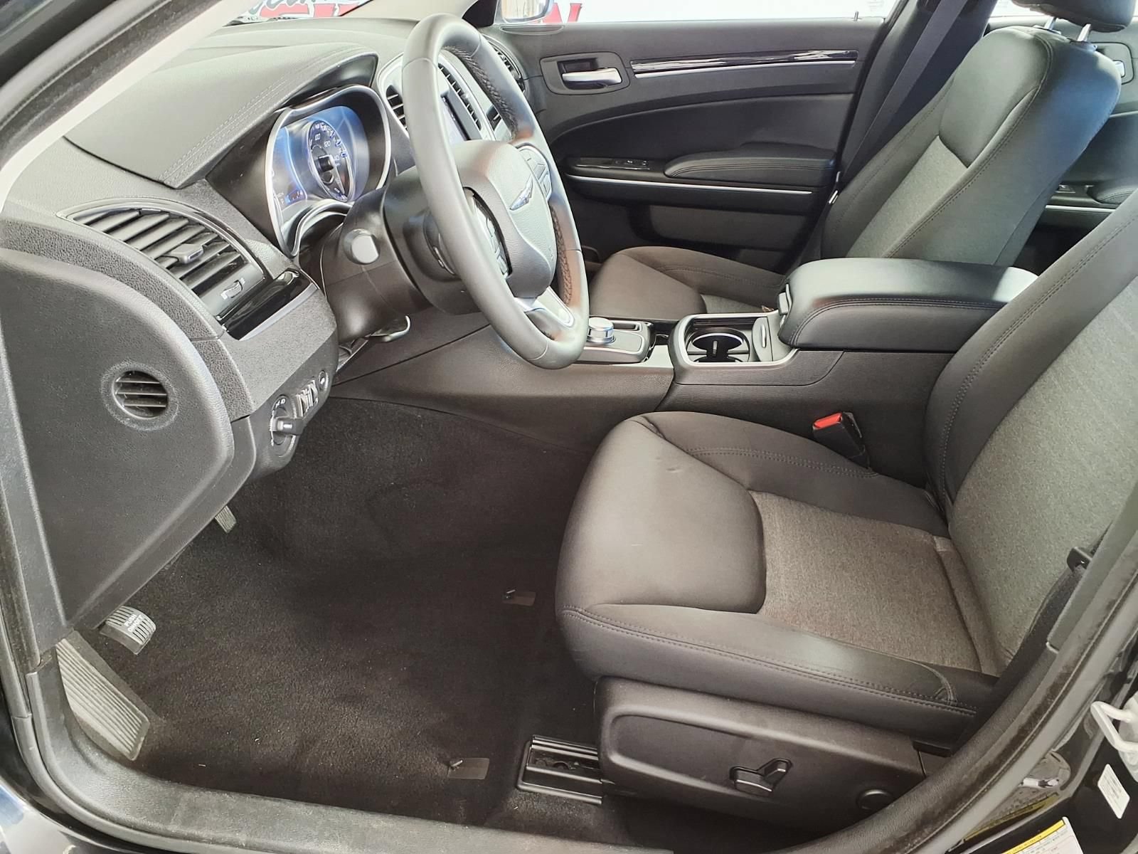 Used 2023 Chrysler 300 Touring RWD image 12