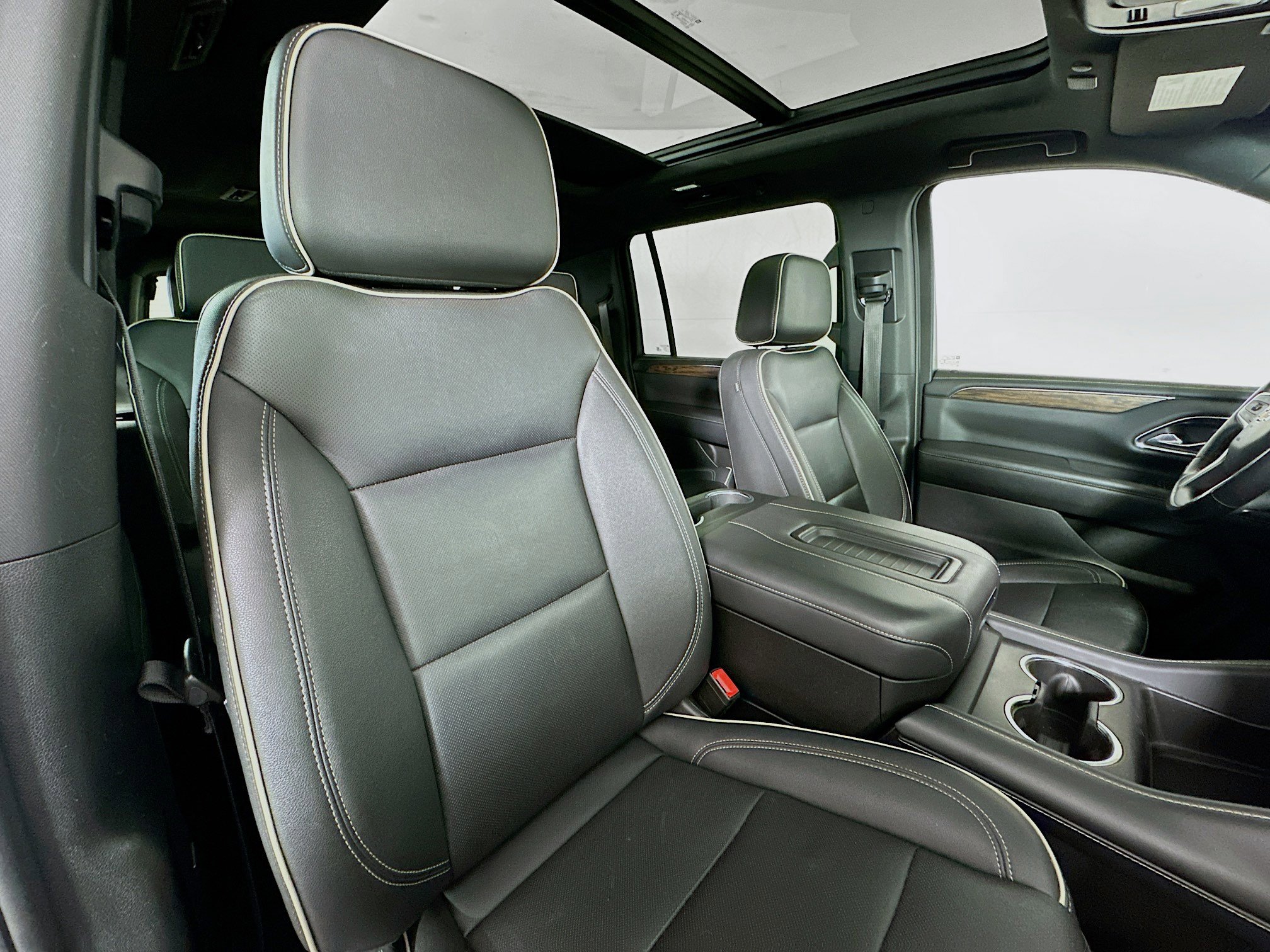 Used 2023 Chevrolet Suburban Premier image 30