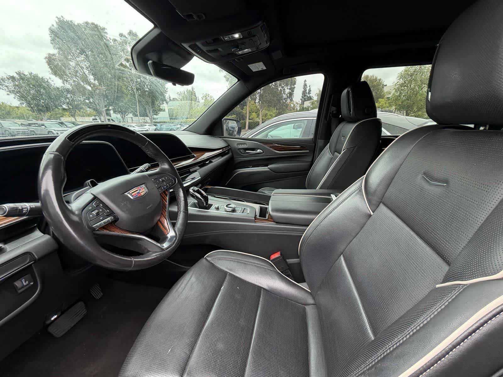 Used 2022 Cadillac Escalade Premium Luxury RWD image 7