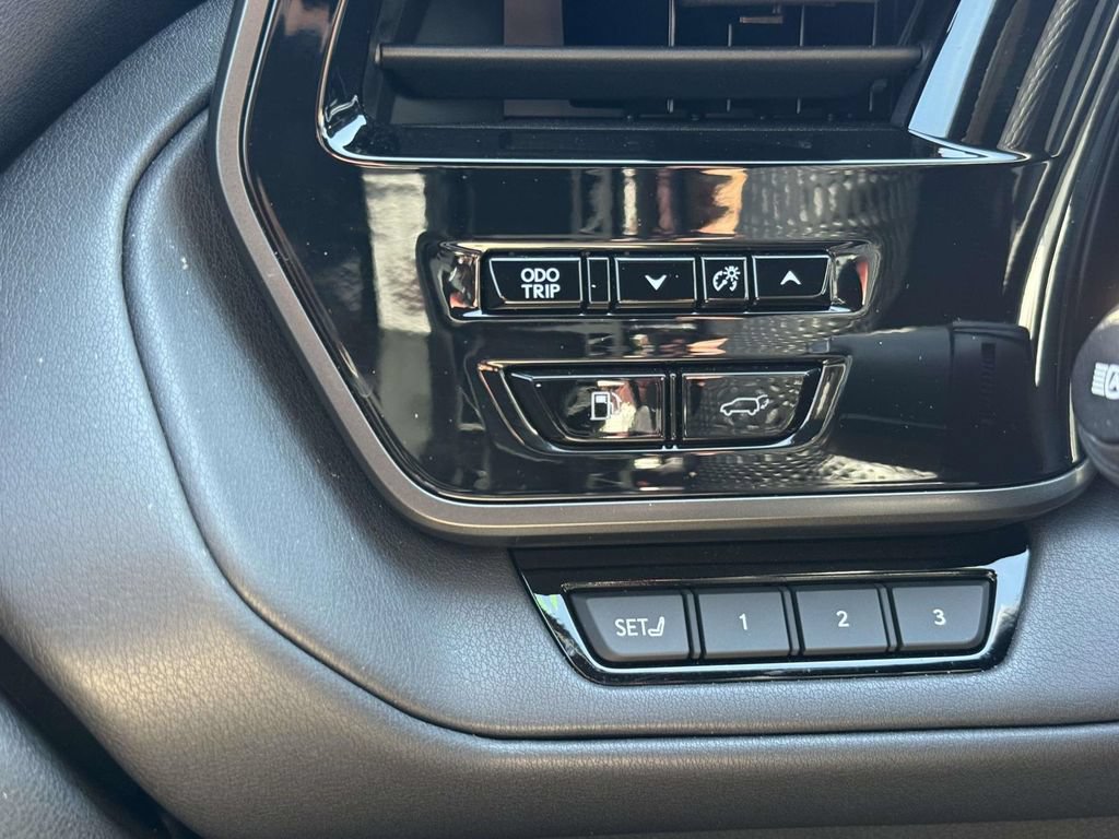 Used 2025 Lexus TX 500h AWD w/ Technology Package image 24