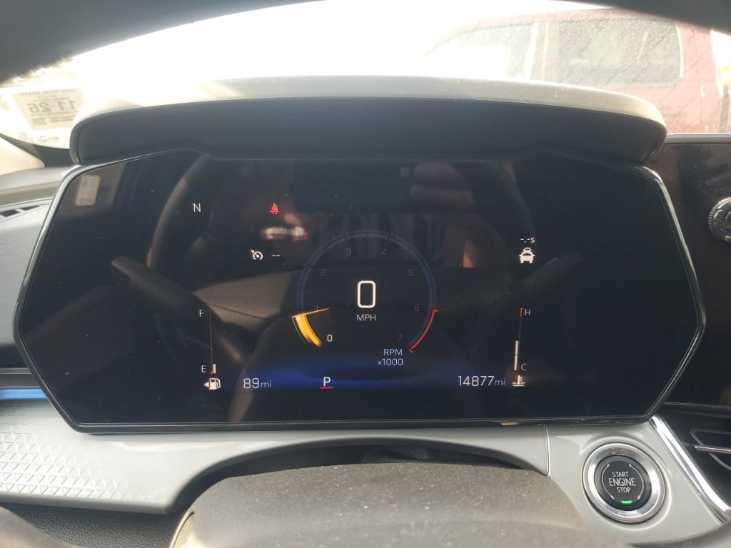 Used 2025 Chevrolet Trax LT FWD image 18